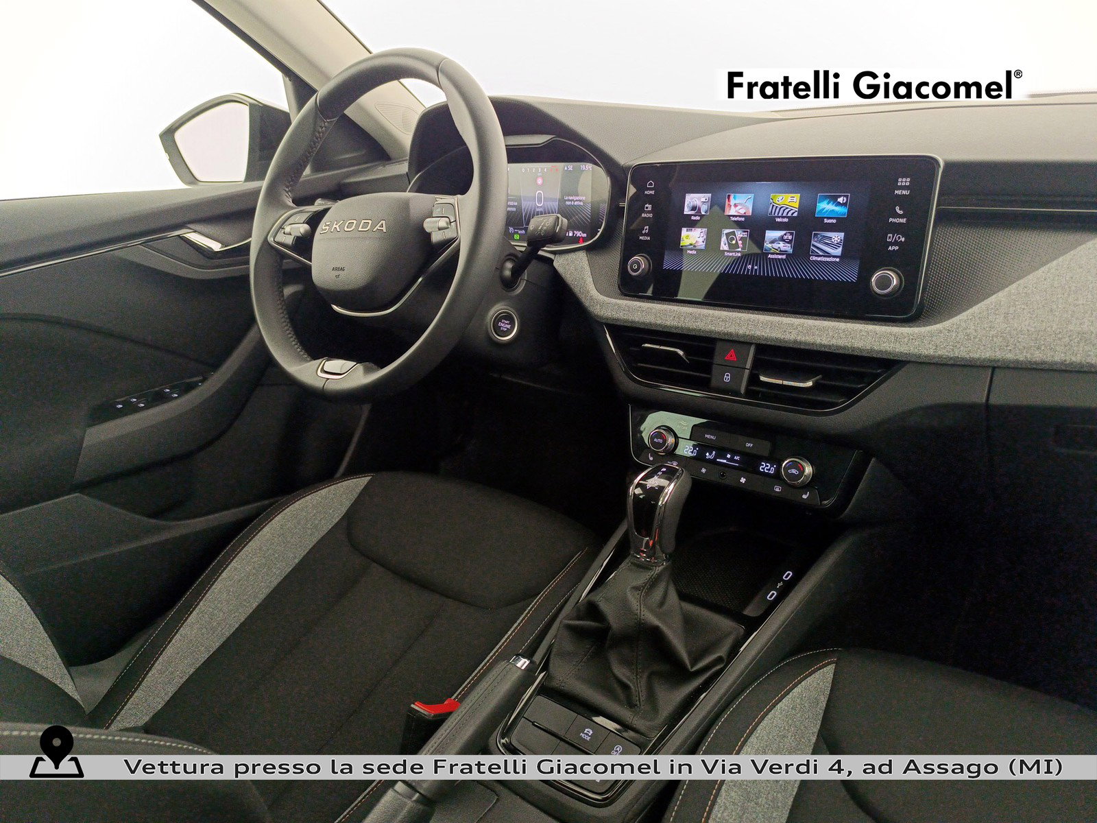 https://cdn-giacomel.caraffinity.it/fratelligiacomel/weicola/large/83/+2026+04+01+V103885_69cd128c99ca8.jpg/e976b97fc4cd3b02e1ce661b3e3f44c9.jpg