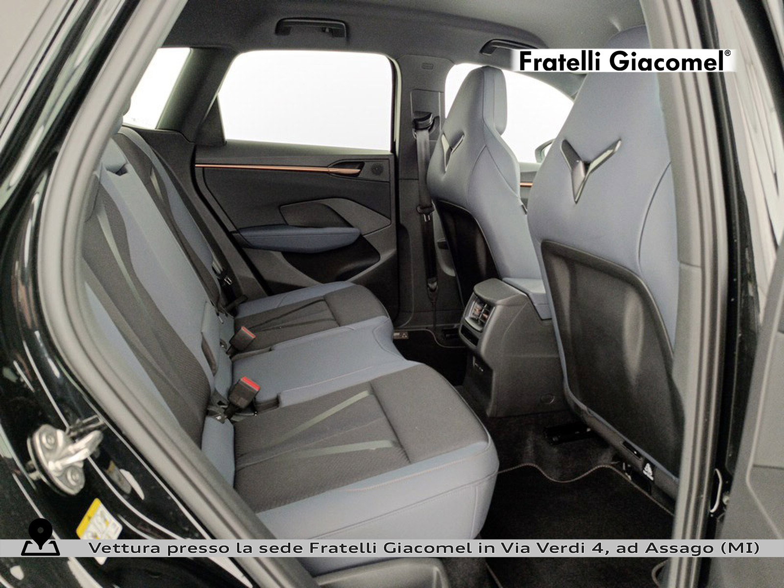https://cdn-giacomel.caraffinity.it/fratelligiacomel/wrap360/large/83/+2026+05+11+V106189_6a018e0ab5fe6.jpg/e027dda99f06a9c52a3d1daea98d84cf.jpg
