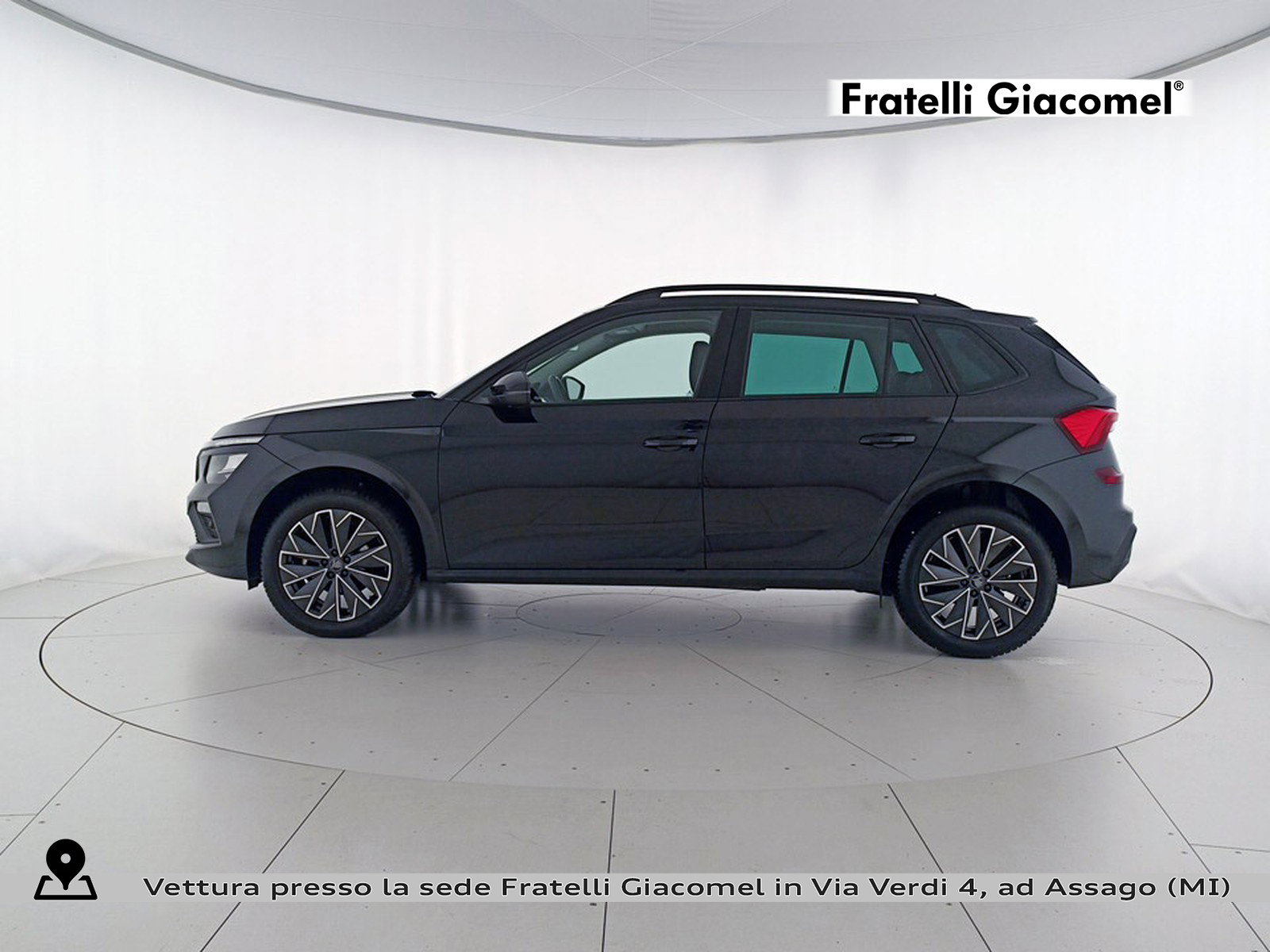 https://cdn-giacomel.caraffinity.it/fratelligiacomel/wrap360/large/83/+2026+05+19+V106588_6a0c604a8ea31.jpg/afb773ae06ad6375522c498f869a4765.jpg