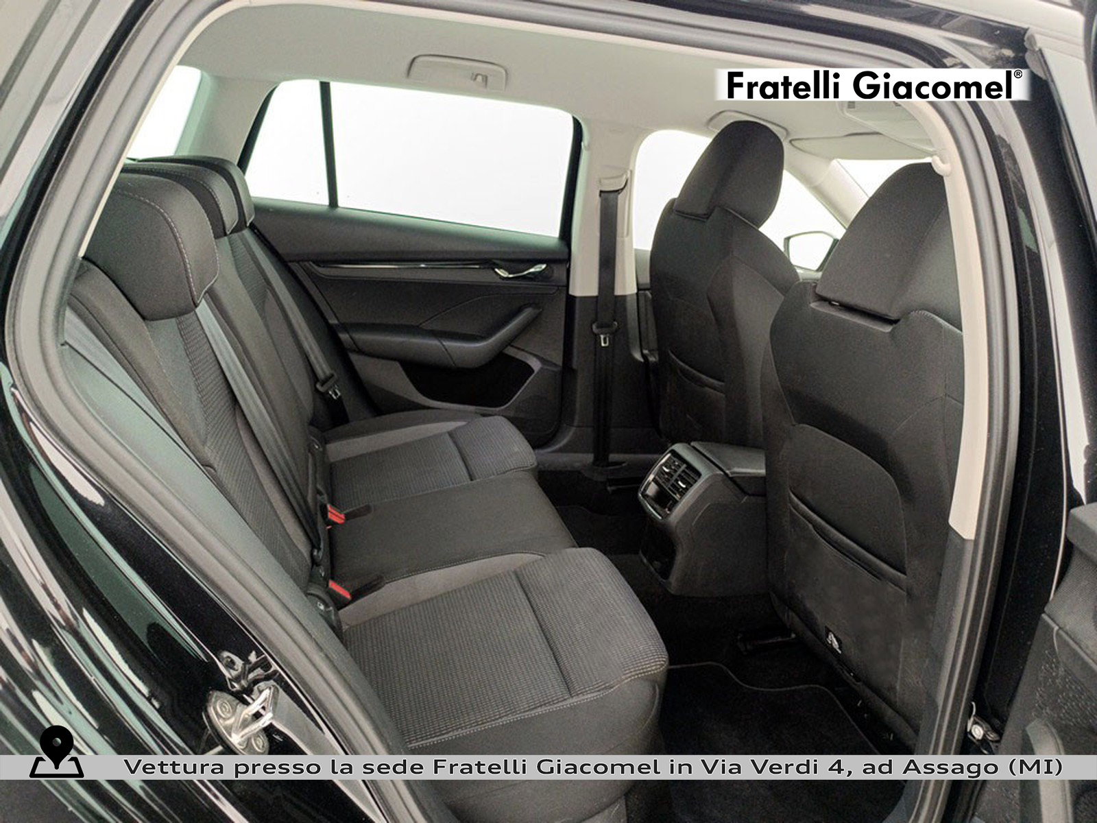 https://cdn-giacomel.caraffinity.it/fratelligiacomel/wrap360/large/83/+2026+05+26+V107420_6a15c4e0d79d1.jpg/3cb89aff648a09725fdf67c1e640121e.jpg