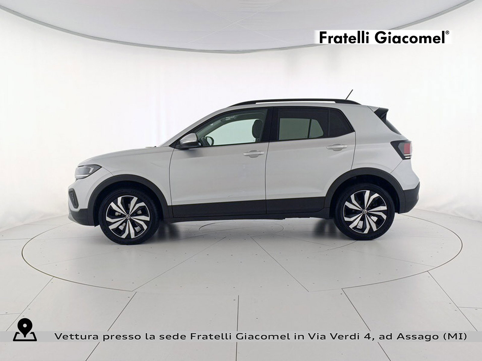 https://cdn-giacomel.caraffinity.it/fratelligiacomel/wrap360/large/83/+2026+09+01+V107819_6a9687473427e.jpg/f164722a607ba38a8a579518b59e52fe.jpg
