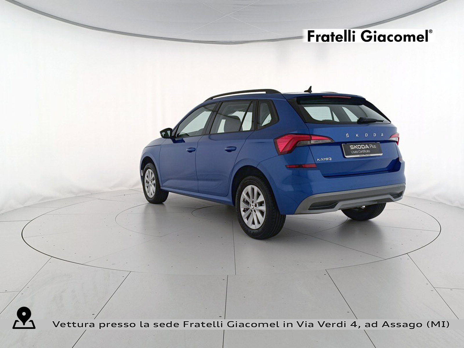 https://cdn-giacomel.caraffinity.it/fratelligiacomel/wrap360/large/83/+2026+09+10+V111332_6aa280f046972.jpg/f2afbb98410cbf75a02a3c6b0a51ac8d.jpg