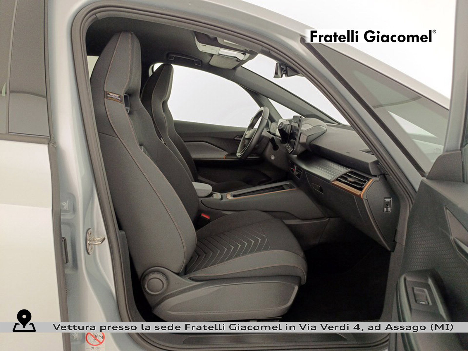 https://cdn-giacomel.caraffinity.it/fratelligiacomel/wrap360/large/83/+2026+10+12+V114003_6acc94ec2f1ec.jpg/a470122a27dcae0a5265cbeb3ecf58d1.jpg
