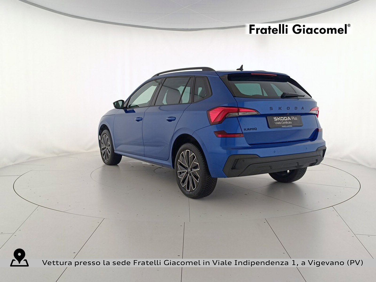 https://cdn-giacomel.caraffinity.it/fratelligiacomel/wrap360/large/85/+2026+05+11+V106586_6a01e26d74099.jpg/ce4fbd997d8016c710ad95dbf5dde022.jpg