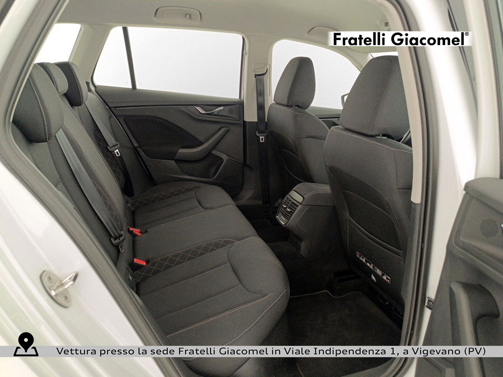 https://cdn-giacomel.caraffinity.it/fratelligiacomel/wrap360/large/85/+2026+05+26+V104601_6a15a8b2a436f.jpg/d81b396c54151e0430c65852c76d97ce.jpg